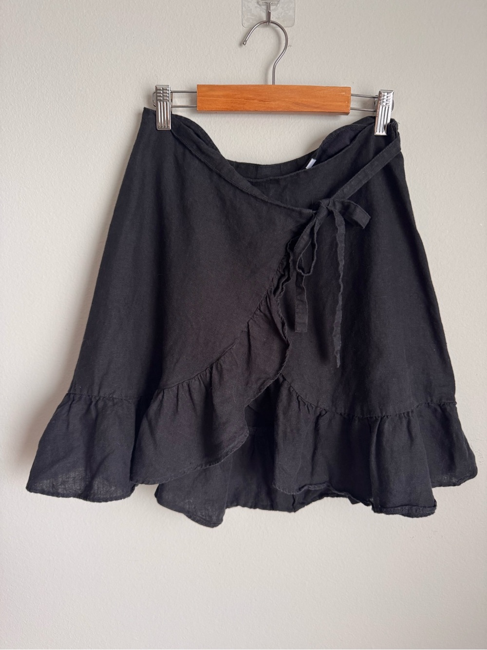 & Other Stories 100% Linen Black Wrap Mini Skirt Size US 4 Ruffle Hem Boho - Picture 2 of 12